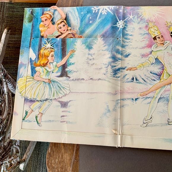 Vintage | Whitman Publishing Nutcracker Dolls - Picture 6 of 15